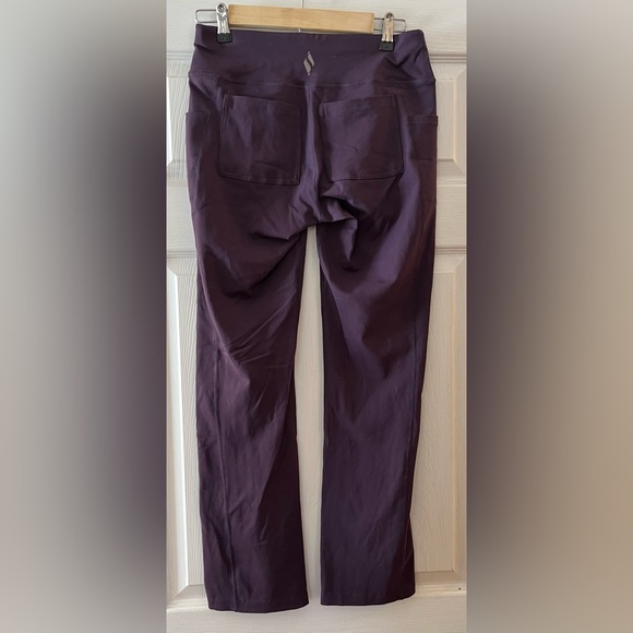 Skechers Plum Color Leggings Sz Medium lots of Pockets! - Picture 3 of 4